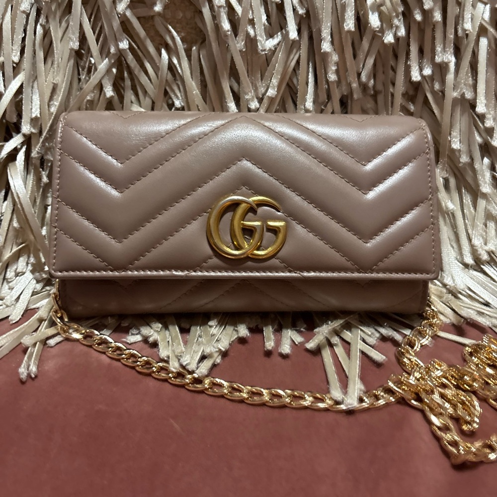 Gucci Calfskin Matelasse GG Marmont Continental in Beige/tan leather.